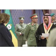 Le cheikh Mechaal al-Ahmad al-Jaber al-Sabah s'adresse à la ministre des Armées, au cours d'un discours à la Garde nationale du Koweït.