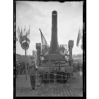 Paris. Gare du Champ de Mars. La pièce allemande de 280. [légende d'origine]