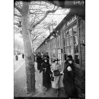 Foire de Lyon. Le quai de Brotteaux. [légende d'origine]