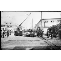 Lyon (Rhône). Usines de l'ancienne exposition. Société L'Eclairage Electrique. Tracteurs électriques (juin 1917). [légende d'origine]