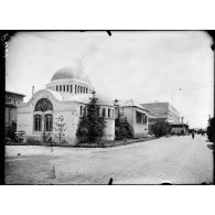 Lyon (Rhône). Usines de l'ancienne exposition. Société L'Eclairage Electrique. L'usine. Les pavillons des ingénieurs. [légende d'origine]