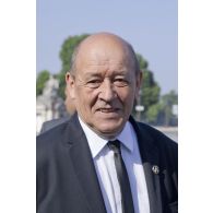 Portrait du ministre de la Défense Jean-Yves Le Drian sur la place de la Concorde, à Paris.