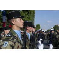 Revue des troupes du 48e RTRs des forces de souveraineté pour le théâtre des Antilles lors de la cérémonie du 14 juillet 2011.