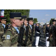 Revue des troupes du 48e RTRs des forces de souveraineté pour le théâtre des Antilles lors de la cérémonie du 14 juillet 2011.