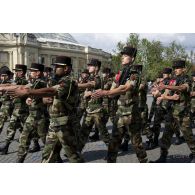 Défilé à pied du 19e RG pour les forces de souveraineté du théâtre Océan Pacifique lors de la cérémonie du 14 juillet 2011.