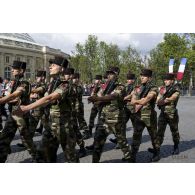 Défilé à pied du 19e RG pour les forces de souveraineté du théâtre Océan Pacifique lors de la cérémonie du 14 juillet 2011.