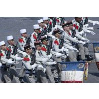 Défilé des légionnaires du 2e régiment étranger de parachutistes (REP) sur les Champs-Elysées, à Paris.