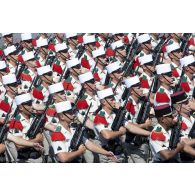 Défilé des légionnaires du 2e régiment étranger de parachutistes (REP) sur les Champs-Elysées, à Paris.