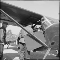 La visite du maréchal Juin au Bataillon français de l'ONU en Corée.