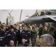 La ministre des Armées rencontre les soldats de la base aérienne projetée (BAP) en Jordanie.