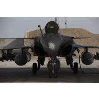 Recomplètement en carburant d'un avion Rafale sur la base aérienne projetée (BAP) en Jordanie.