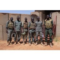 Portrait d'une section de guideurs aériens tactiques avancés (GATA) maliens à Gao, au Mali.