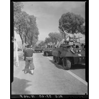 Défilé motorisé à Arris à l'occasion de la visite du maréchal Juin.