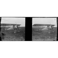 [Un avion Nieuport sur un terrain d'aviation].