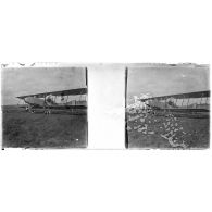 [Un avion (modèle Caproni italien ?)].