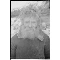 Ljudjnowo - Rhew. [Portrait d'un homme barbu]. [Description en cours]