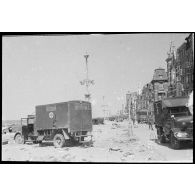 Rhe Feldy. [Camions ambulances à Dunkerque]. [Description en cours]