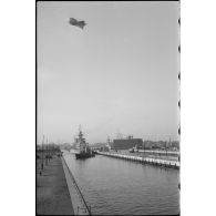 Le Gneisenau dans le port de Wilhelmshaven.