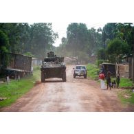 Patrouille mixte dans les rues de Bangui.