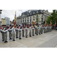 Rassemblement des étendards des régiments de la 3e brigade mécanisée (BM) sur la place de Jaude à Clermont-Ferrand.