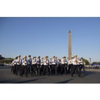 Sur la place de la Concorde, l'école de l'Air répète le défilé à pied du 14 juillet.