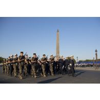 Sur la place de la Concorde, l'école des commissaires des Armées (ECA) et l'école des fourriers de Querqueville répètent le défilé à pied du 14 juillet.