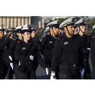 Sur la place de la Concorde, l'école de maistrance répète le défilé à pied du 14 juillet.