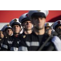 Sur la place de la Concorde, portrait d'un marin du bataillon des sapeurs-pompiers de Marseille (BMPM) à la répétition du défilé à pied du 14 juillet.