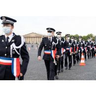 Arrivée d'officiers de l'école nationale supérieure de la Police nationale (ENSPN) lors des préparatifs avant le défilé à pied du 14 juillet sur la place de la Concorde.