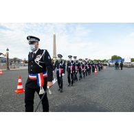 Arrivée d'officiers de l'école nationale supérieure de la Police nationale (ENSPN) lors des préparatifs avant le défilé à pied du 14 juillet sur la place de la Concorde.