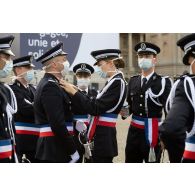 Derniers préparatifs de l'école nationale supérieure de la Police nationale (ENSPN) avant le défilé à pied du 14 juillet sur la place de la Concorde.