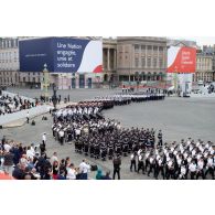 Début du défilé des troupes à pied depuis la place de la Concorde lors de la cérémonie du 14 juillet.