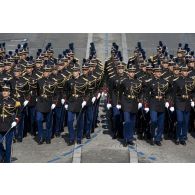 Défilé à pied de l'EOGN (école des officiers de la gendarmerie nationale) lors de la cérémonie du 14 juillet 2011.