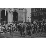 [Février 1952. Retour en France du 1er bataillon. Défilé à Marseille.]