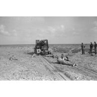 Une batterie de FlaK équipée de canons de 8,8 cm FlaK-18 effectue un tir, s'agit-il d'un exercice ou d'un combat.