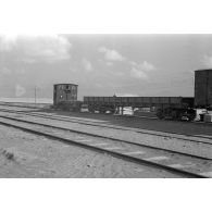 Voie ferrée et chemin de fer en Egypte (Marsa Matruh), une locomotive diesel Henschel CCB.