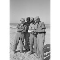 Portrait de groupe des pilotes Erhard Braune (III/JG 27), Gustave Rödel, Eduard Neumann et Gerhard Homuth.