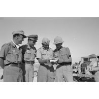 Portrait de groupe des pilotes Erhard Braune (III/JG 27), Gustave Rödel, Eduard Neumann et Gerhard Homuth.