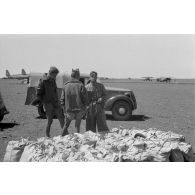 Activités de l'armée de l'air italienne sur le terrain d'Héraklion et le palais de Knossos.