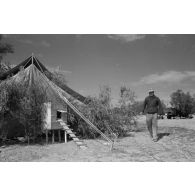 Poulailler du campement de la Luftwaffe installé à proximité du terrain d'El Aouina.