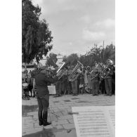 En Tunisie, les forces allemandes peu après la bataille de Kasserine, un char Sherman américain capturé et la visite du général Hans Seidemann au Jagdgeschwader 2 Richthofen.