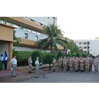 Le général Bruno Guibert prononce un discours lors de sa prise de commandement à Bamako, au Mali.