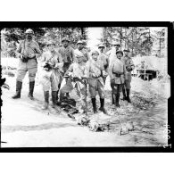 Région de la ferme des Marquises. Un groupe de patrouilleurs. [légende d'origine]