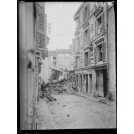 Les ruines de Verdun filmées par un opérateur du Section Cinématographique des Armées. [légende d'origine]