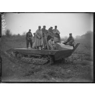 Essais de chars d'assauts français au camp de Marly-le-Roi.