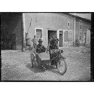 Houdelaincourt, camp américain. Motocycliste américain. [légende d'origine]