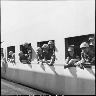 L'arrivée du détachement norvégien de l'ONU en gare de Port-Saïd.