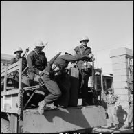 L'arrivée du détachement colombien de l'ONU à l'usine électrique de Port-Fouad.