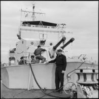 Un officier de Marine israélien à bord du destroyer Ibrahim el Awal dans le port de Haïfa.