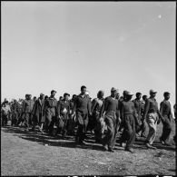 Camp de transit de prisonniers égyptiens en Israël.